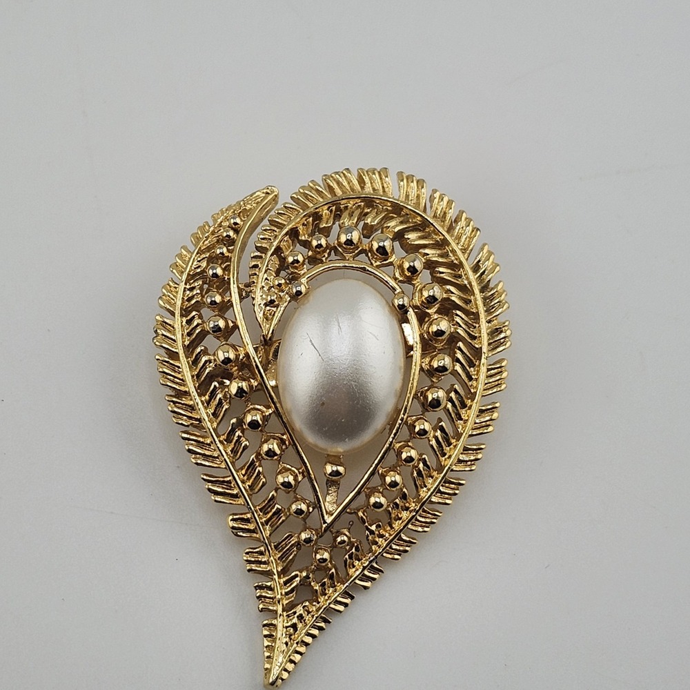 vintage Gold Tone Leaf Faux Pearl Brooch